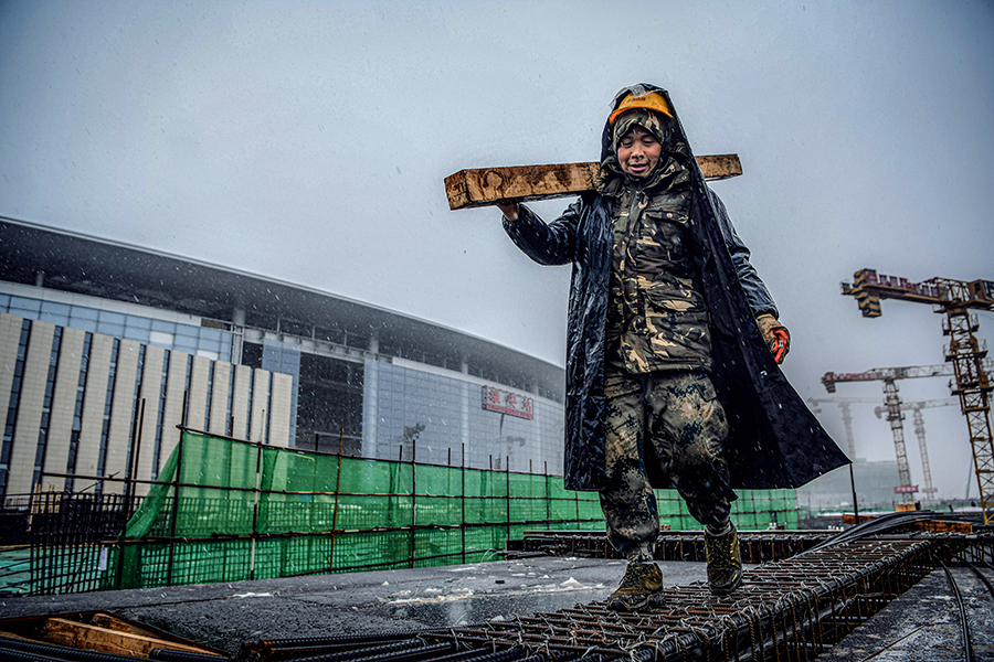 圖為雄安站房施工現場。
