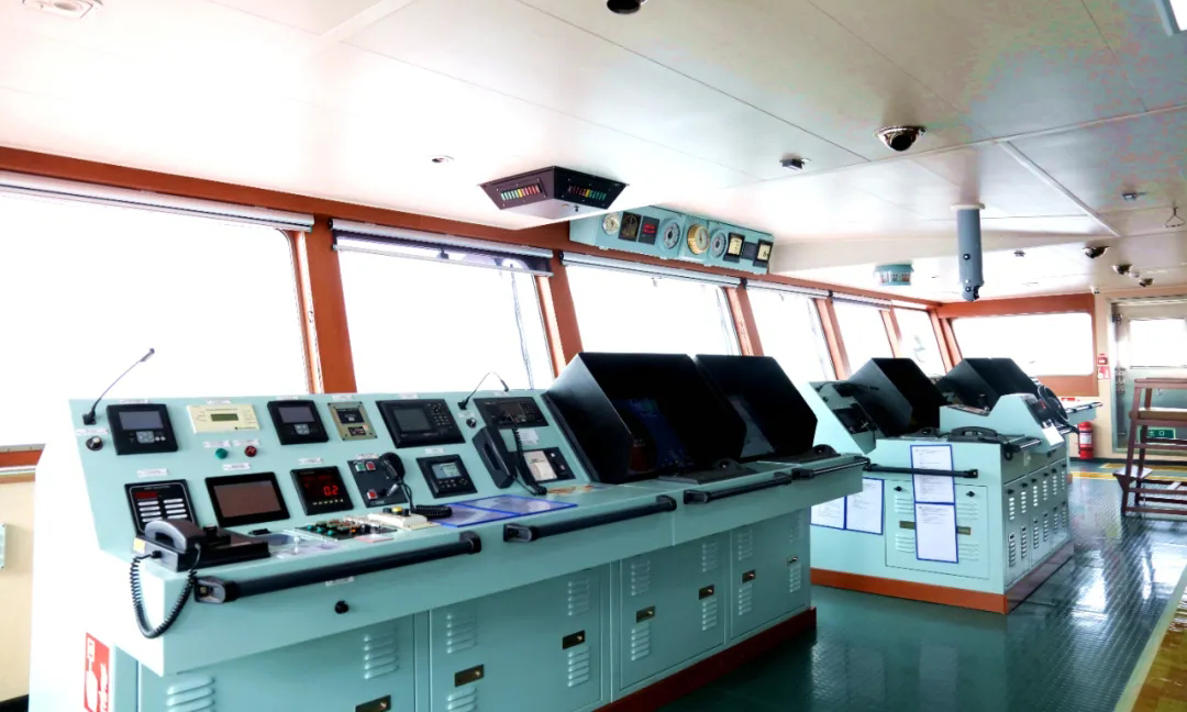 “遠福洋”號最大的亮點就是節能環保。其主機油耗較上一代超大型原油船降低3%以上，為船東大幅降低了運營成本；主機排放廢氣中的氮氧化物含量低于國際標準3.4克/千瓦時，有效降低了廢氣中酸性物質對自然環境的污染，環保性能優異；采用直艏設計的型線，改善了船舶在波浪中航行的性能，同時針對該型線和主機量身設計了大直徑螺旋槳和槳前節能導輪，進一步提升了船舶的節能指標。