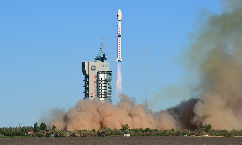 7月5日7時28分，我國在酒泉衛(wèi)星發(fā)射中心用長征四號丙運載火箭，成功將風云三號05星送入預定軌道，發(fā)射任務獲得圓滿成功。新華社發(fā)（汪江波 攝）