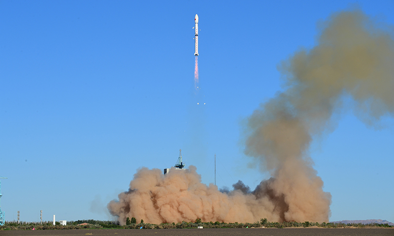 7月5日7時28分，我國在酒泉衛(wèi)星發(fā)射中心用長征四號丙運載火箭，成功將風云三號05星送入預定軌道，發(fā)射任務獲得圓滿成功。新華社發(fā)（汪江波 攝）