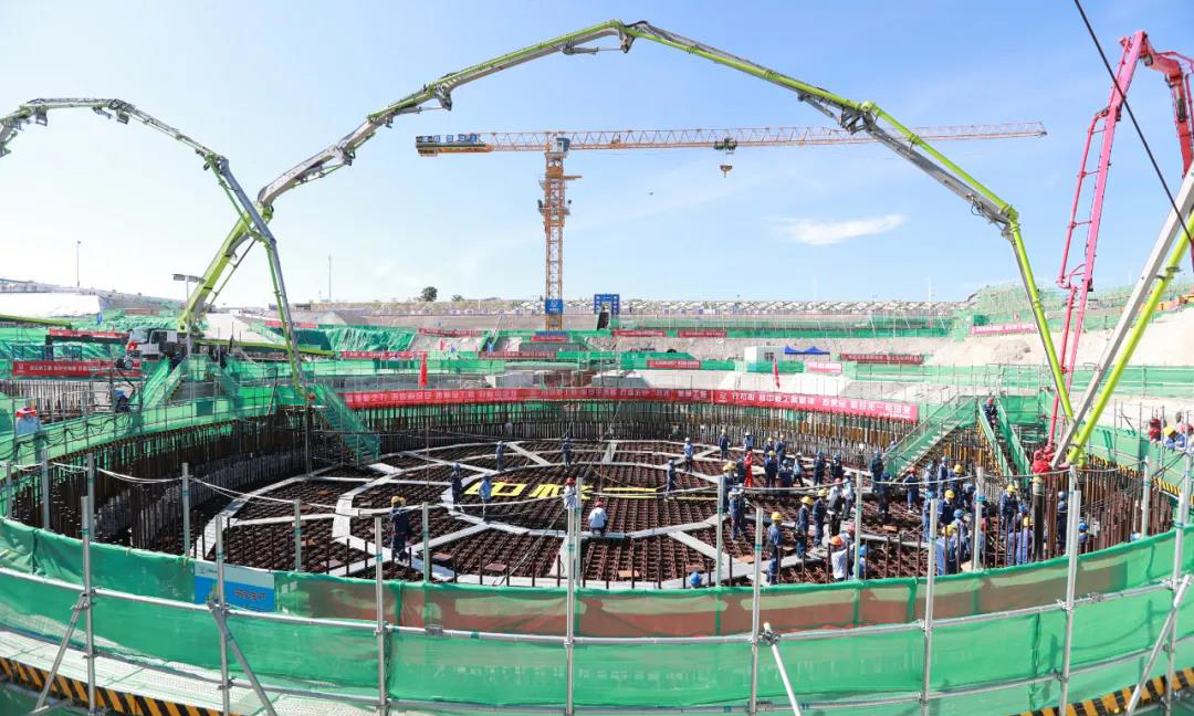 7月13日，中核集團海南昌江多用途模塊式小型堆科技示范工程（小堆示范項目）在海南昌江核電現場正式開工，至此，該項目成為全球首個開工的陸上商用模塊化小堆，標志著我國在模塊化小型堆技術上走在了世界前列。圖為項目現場。