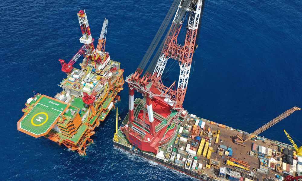 恩平18-6平臺是一座集鉆井、生產、生活功能于一體的油氣鉆采平臺。此次完成安裝的恩平18-6平臺主結構長77.5米，寬36米，甲板面積近7個籃球場大小。有一座滿足100人長期駐守的生活樓以及100多套油氣處理設備。該平臺所采出的油氣混合物經過初步處理后，輸送至“海洋石油118”儲油輪進行儲存和外輸，具備稠油生產處理能力，是中國海油深圳分公司積極踐行勘探開發一體化策略、提高區域儲量動用的示范項目。