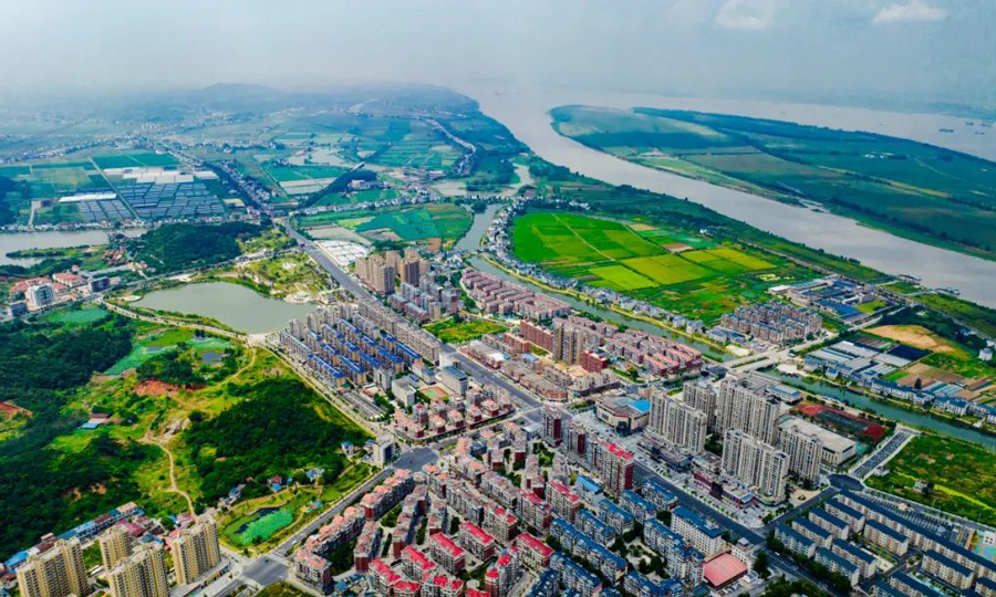 因修復和保護措施有效，長江彭澤段水質達到國家Ⅱ類標準，長江彭澤段江面上“微笑天使”江豚頻頻現身，這座小城，從曾經的因水而患，實現了因水而美的“逆襲”轉變。