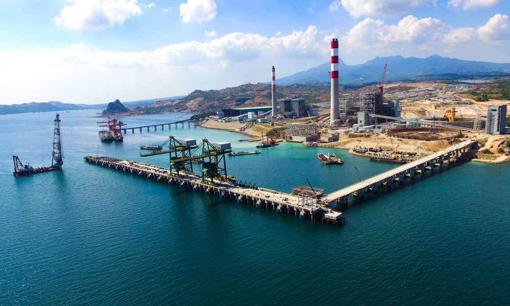 中交集團(tuán)建設(shè)的菲律賓燃煤機組電廠碼頭項目位于菲律賓呂宋島的巴丹省，共包括碼頭工程、駁岸工程、電廠循環(huán)水海上取排水工程、重件道路及原有電廠一期重件碼頭改造項目。據(jù)了解，項目部安裝的大直徑排水管道長30米，重達(dá)160噸，直徑達(dá)到3.3米，打破了水下安裝高密度聚乙烯（HDPE）管道管徑的世界紀(jì)錄。