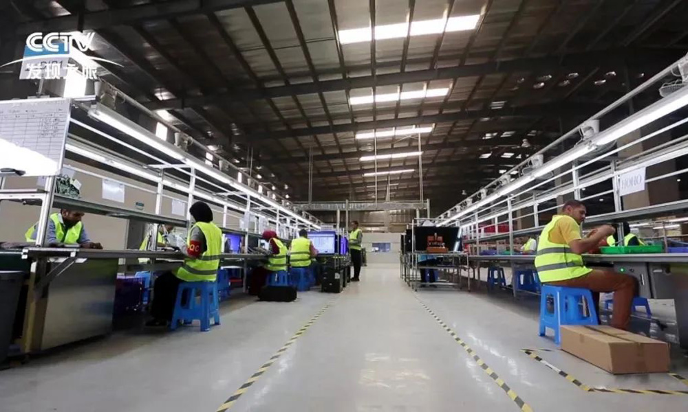 近年來，華僑城集團積極參與高質量共建“一帶一路”，旗下埃及康好公司抓住中非發展戰略對接機遇和項目所在國行業發展機遇，在非洲開展了一系列本土化運營創新嘗試，促進企業更好融入當地，實現了合作共贏。