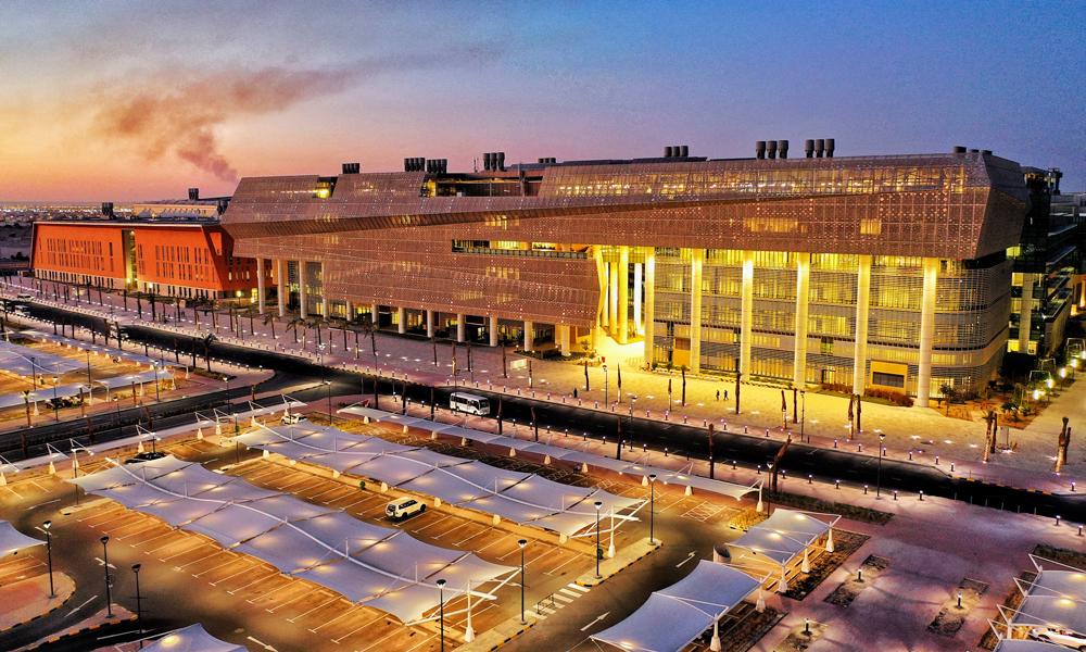 中國五礦承建的科威特薩巴赫薩利姆大學城位于費爾瓦尼耶省，是目前世界上最大的大學城之一。其中，承建的石油學院和科技學院，可容納上萬名學生教職工，各類科學實驗室水平均在中東地區(qū)前列，2019年9月起陸續(xù)投入使用。項目以高標準的中國技術、中國產品、中國材料與獨特的阿拉伯文化有機結合，展現(xiàn)了絢麗壯觀的現(xiàn)代大學城魅力，先后榮獲多個獎項。