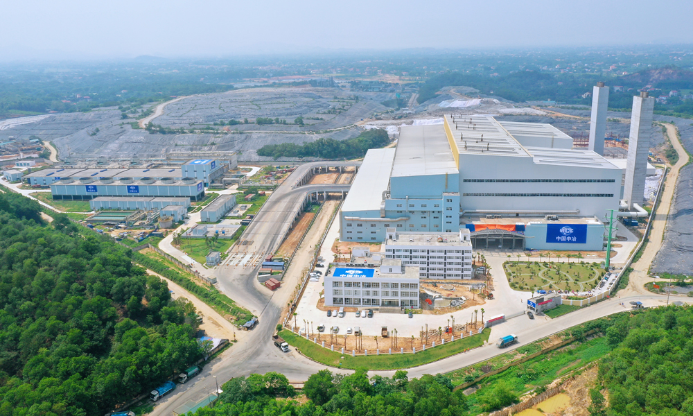 中國五礦承建的越南河內生活垃圾焚燒發(fā)電工程是越南最大、單體項目規(guī)模亞洲第二的垃圾焚燒發(fā)電廠，日處理城市生活垃圾4000噸，占河內生活垃圾總量50%以上。項目于2023年4月投產運營，有效破解當?shù)亍袄鴩恰崩Ь郑a生了良好的社會效益及經濟效益，對推動越南首都綠色可持續(xù)發(fā)展、改善能源結構、實現(xiàn)長期處理城市生活垃圾的目標、培養(yǎng)當?shù)馗呒夹g人才、促進當?shù)鼐蜆I(yè)發(fā)揮重要推動作用。