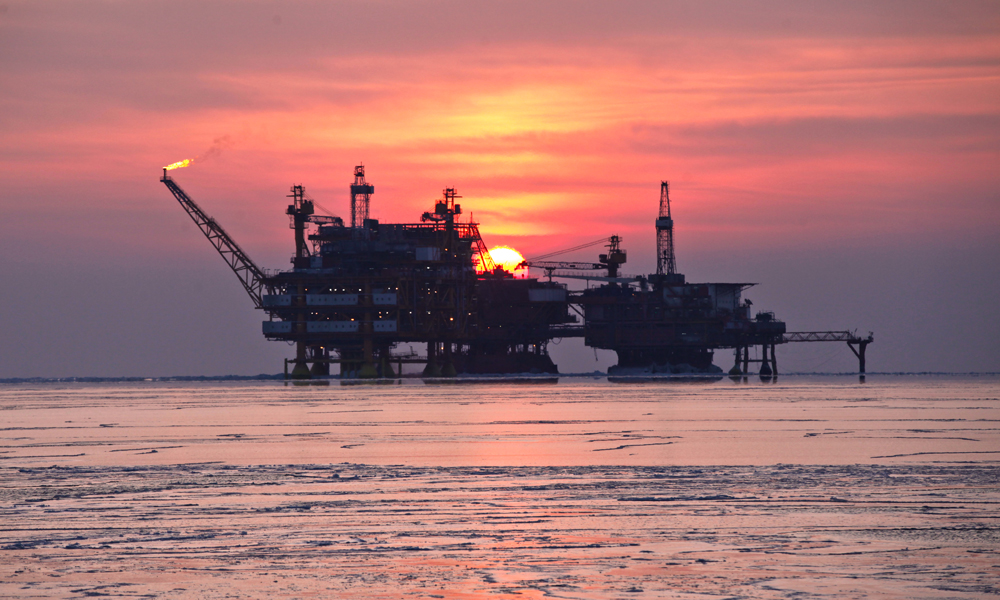 近日，中國海油天津分公司遼東作業公司錦州9-3油田日產原油量達1080立方米，正式邁入原油日產量千方級油田陣營。錦州9-3油田位于渤海遼東灣北部，于1999年投產，是國內地處最北、水深最淺、緯度最高的海上油田。