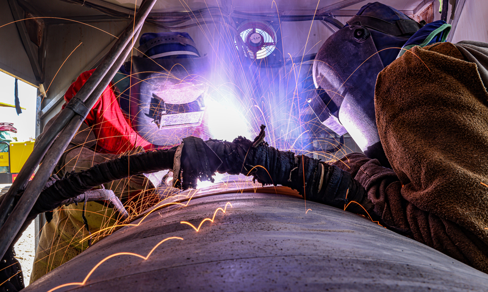 管道焊接是質量管控重點，中國石油工作人員對每道焊口嚴格進行獨立噴碼，生成唯一的“焊口身份證”，同時通過作業平行檢查、關鍵部位旁站監督等舉措，實現工程質量可追溯、可查詢，確保焊接質量受控。