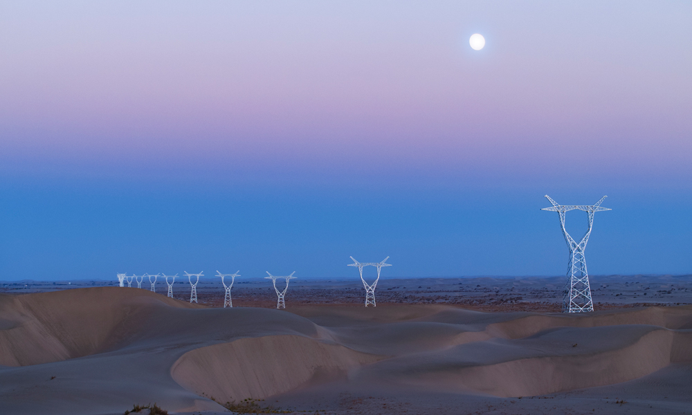 工程建成后，最大供電能力將由原先的100萬千瓦提升至300萬千瓦，大幅提升南疆電網供電安全性和可靠性，增強新能源匯集送出能力，為南疆地區(qū)的蓬勃發(fā)展提供堅實可靠的電力保障。