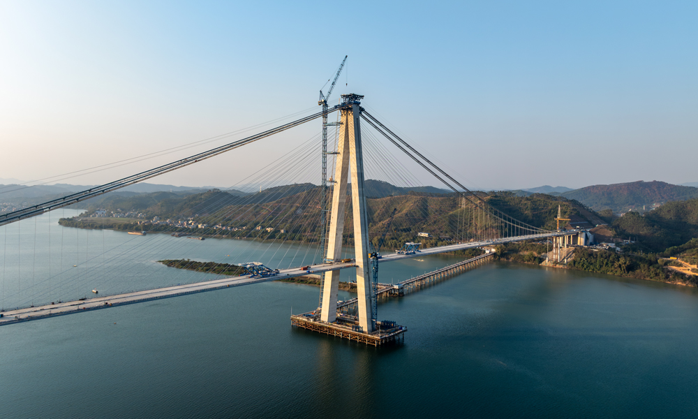 平岑高速建成后，將形成柳州至桂東南、粵西的快捷通道，有力推進梧玉貴經濟一體化發展。