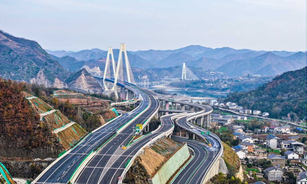 近日，中交路建參建的湖北十巫北高速建成通車。