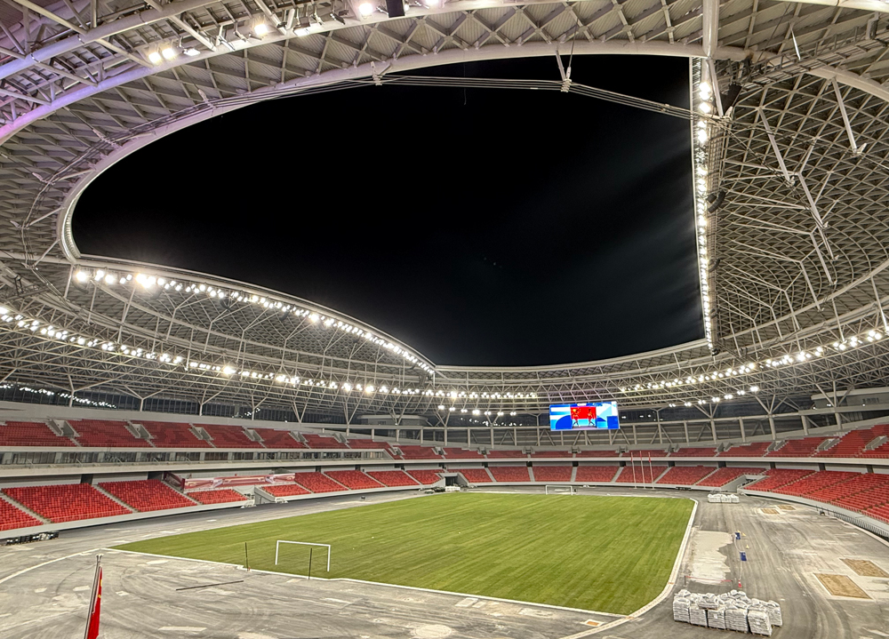 雄安體育中心既是雄安新區(qū)重要的體育活動配套設(shè)施，可承接高規(guī)格國際賽事、演藝演出、會議會展等活動，也是一座面向全城民眾的綜合性體育公園，可滿足市民體育鍛煉、休閑娛樂、購物消費等多樣化需求。