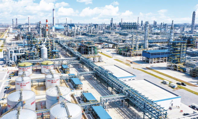 該項(xiàng)目的順利投產(chǎn)，將進(jìn)一步延長中化泉州石化丙烯下游產(chǎn)業(yè)鏈，強(qiáng)化資源高效利用，有效提升產(chǎn)品附加值，為產(chǎn)業(yè)鏈延鏈強(qiáng)鏈奠定堅(jiān)實(shí)基礎(chǔ)。中國中化泉州基地通過打造“油頭化尾、鏈?zhǔn)桨l(fā)展”的產(chǎn)業(yè)格局，形成從原油加工到高附加值新材料的全產(chǎn)業(yè)鏈競爭優(yōu)勢，將進(jìn)一步提升新材料自主保障能力，推動(dòng)區(qū)域經(jīng)濟(jì)高質(zhì)量發(fā)展。