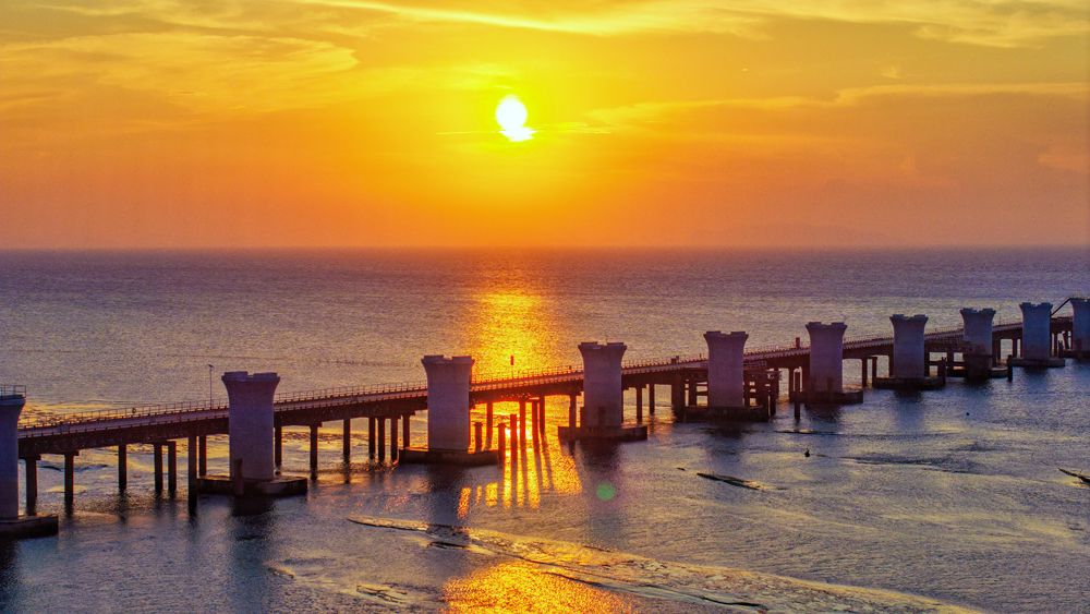 近日拍攝的杭州灣跨海鐵路大橋建設(shè)現(xiàn)場。