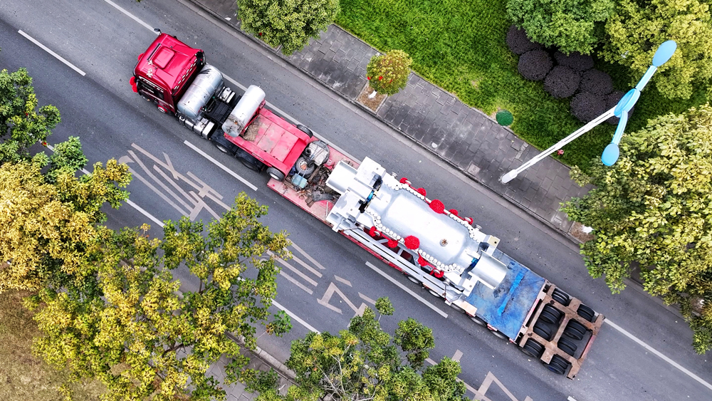1月20日，由東方電氣集團自主研制的西藏開投安多縣土碩100兆瓦塔式光熱電站項目汽輪機組順利發運。該機組是目前國內同類機組中運行海拔最高的汽輪機設備，標志著我國在高海拔、極端環境條件下大型光熱發電裝備的研發與制造能力邁上新臺階。