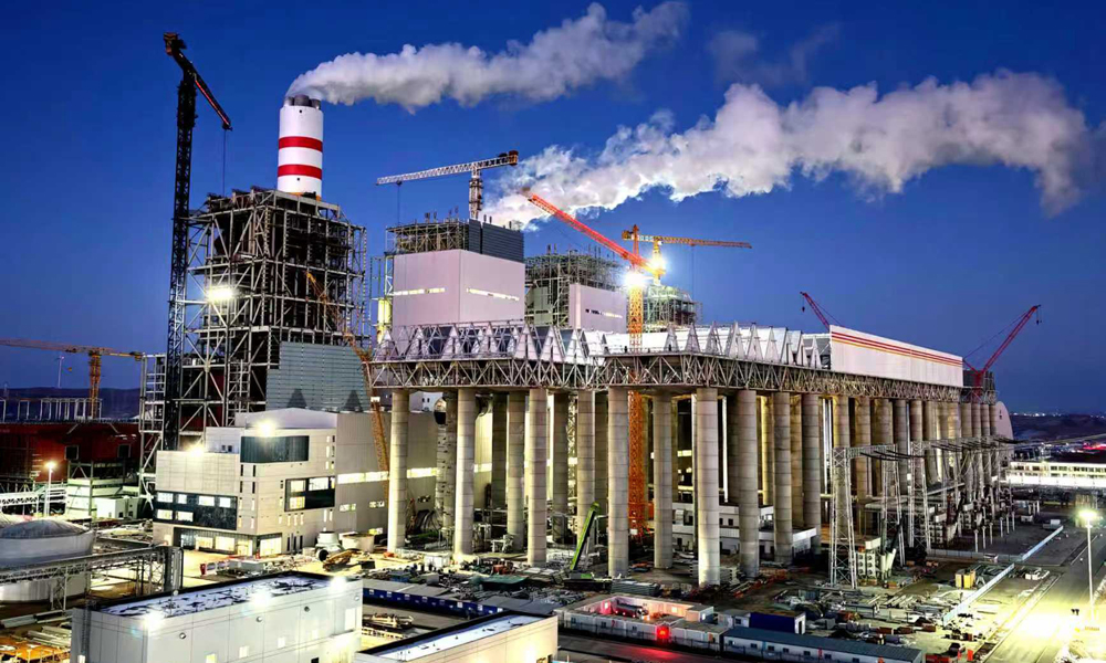 近日，國家能源集團寧夏騰格里中衛電廠4號機組順利通過168小時滿負荷試運行，標志著全國首批首座首臺“沙戈荒”新能源大基地配套調峰電源正式轉入商業運營。