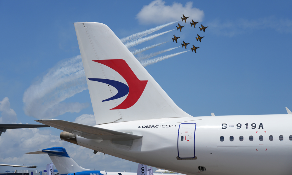 中國東航C919在此次航展期間主要面向公眾進行靜態展示，中國東航C919客艙內飾、“中國風”元素、專屬機供品等“四精”服務在航展中呈現。