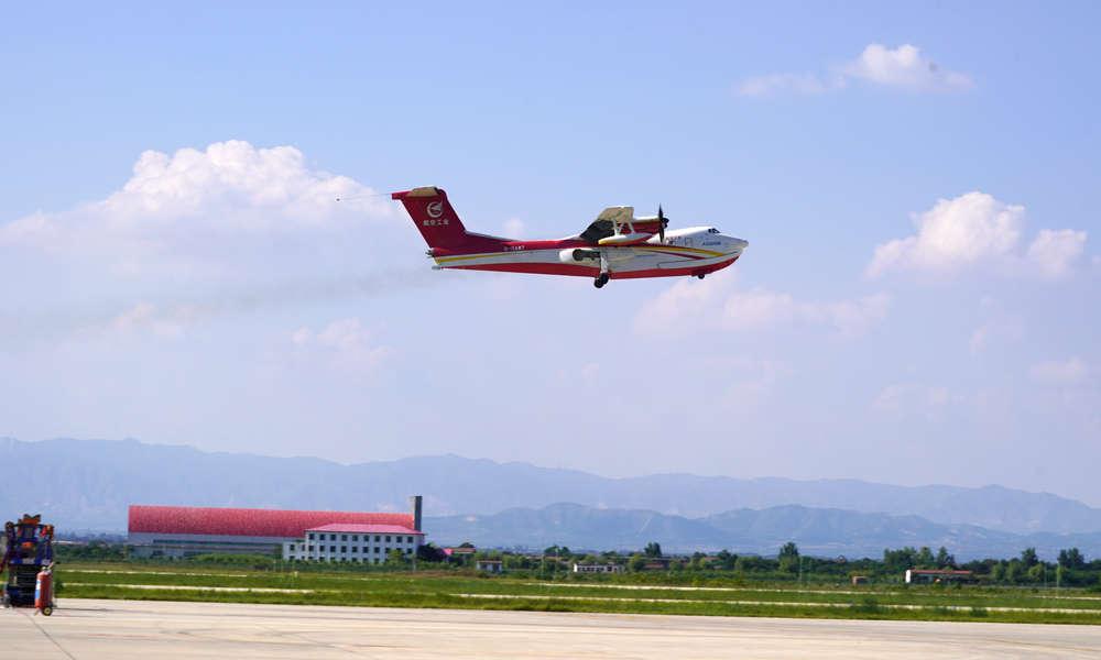 通過飛行試驗可以確定空速指示、氣壓高度、溫度、迎角的修正量，以驗證其與適航標準的符合性。速度和高度等參數是多個系統所需的關鍵輸入，校準后可以提高測量精度，減少誤差，使飛行員做出更準確的決策。該試飛科目可準確地獲取和處理周圍大氣環境的參數，這些參數對于確保飛機的操縱性和穩定性、優化飛機性能、適應環境變化具有重要意義，確保后續飛行安全高效運行。