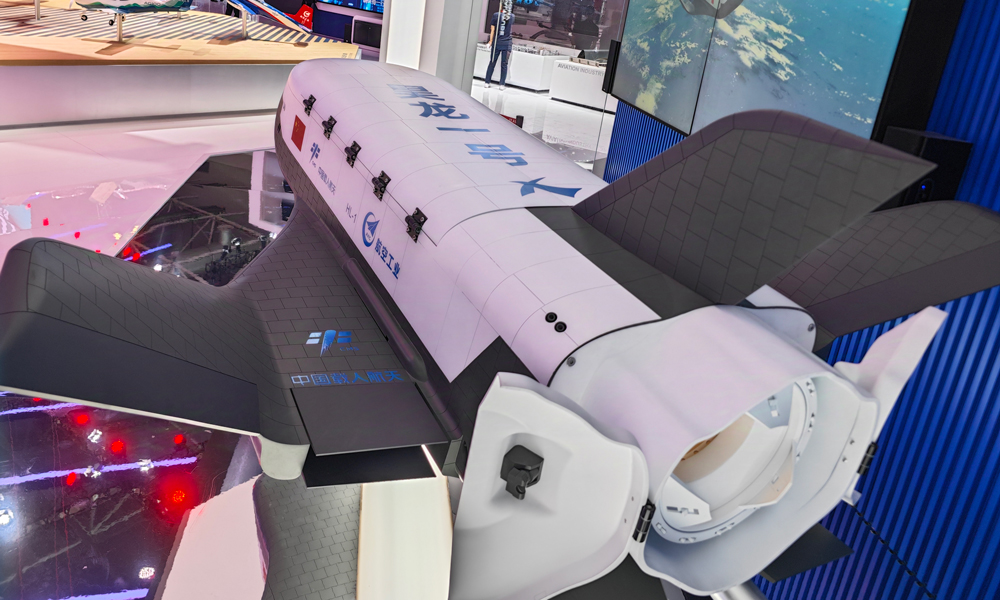 航空工業研制的“昊龍”貨運航天飛機日前成功中標中國空間站低成本貨物運輸系統總體方案，這是航空工業充分發揮航空技術優勢、開發商業航天產品的新起點，是支撐實現我國航空航天強國的重要一步。