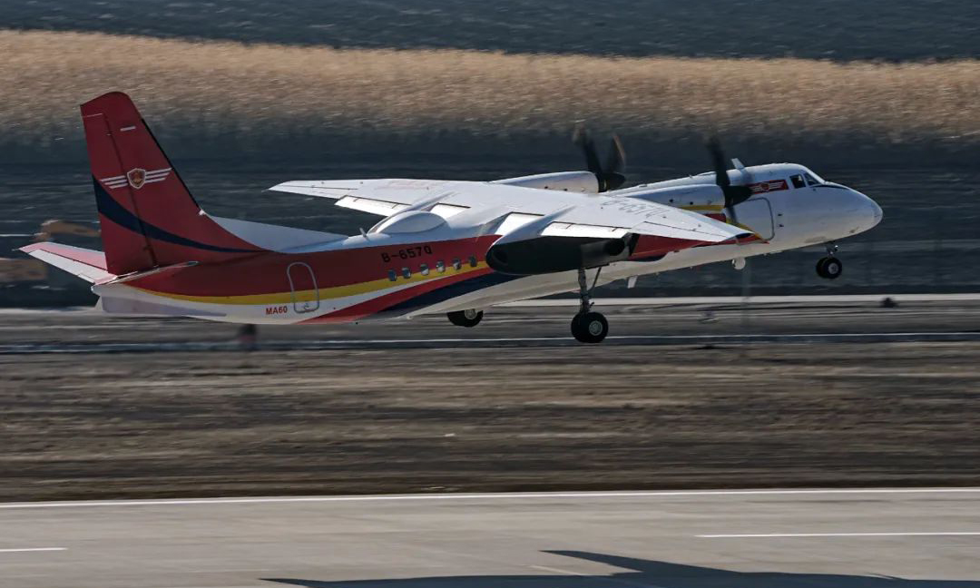 近日，航空工業集團兩架“新舟”60滅火機完成在東北林區的駐防任務。兩架飛機完成任務后由五大連池機場轉場，分別飛抵韶關、西昌，繼續執行東南、西南林區駐防任務。