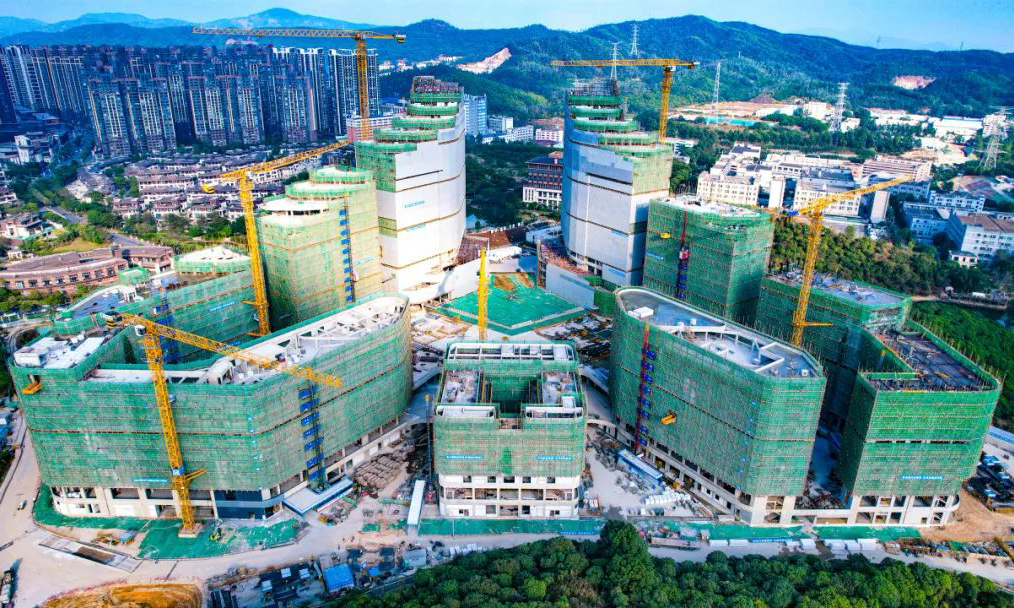 由中建三局承建的深圳市社會(huì)福利救助綜合服務(wù)中心項(xiàng)目，是全國最大的福利綜合體項(xiàng)目，項(xiàng)目總建筑面積21.4萬平方米，由深圳市社會(huì)救助安置院、深圳市社會(huì)福利院、深圳市托養(yǎng)康復(fù)中心（含坪地職康中心）等部分構(gòu)成。項(xiàng)目建成后將有效改善深圳市社會(huì)福利服務(wù)設(shè)施短缺情況，提升社會(huì)福利保障能力和服務(wù)水平。