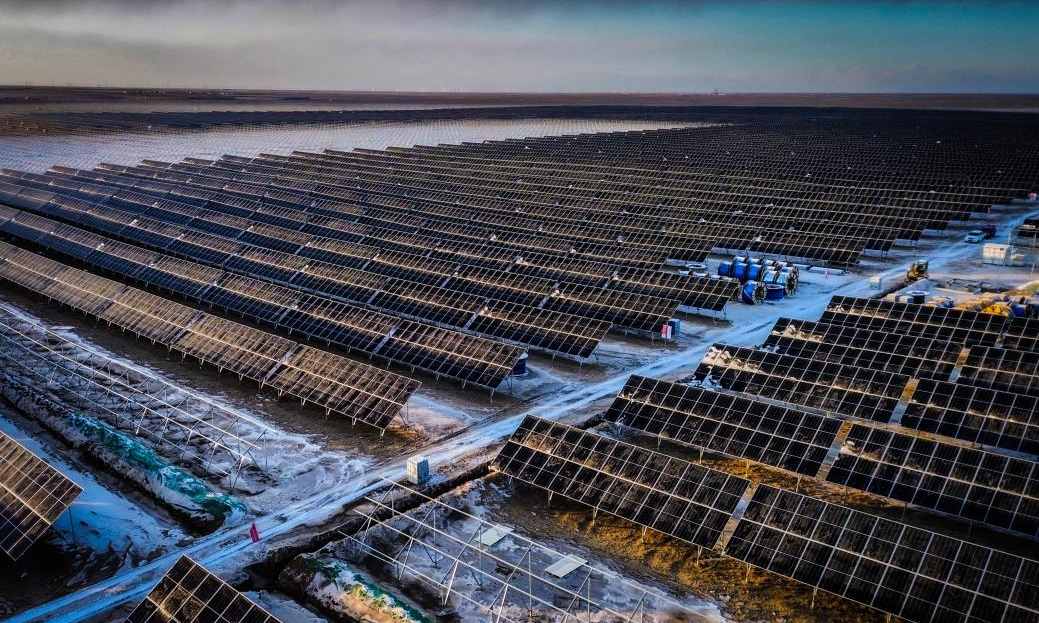 目前，該項目已完成175萬千瓦容量樁基施工，65萬千瓦容量支架施工，25萬千瓦容量組件安裝，1號升壓站已具備并網(wǎng)條件。