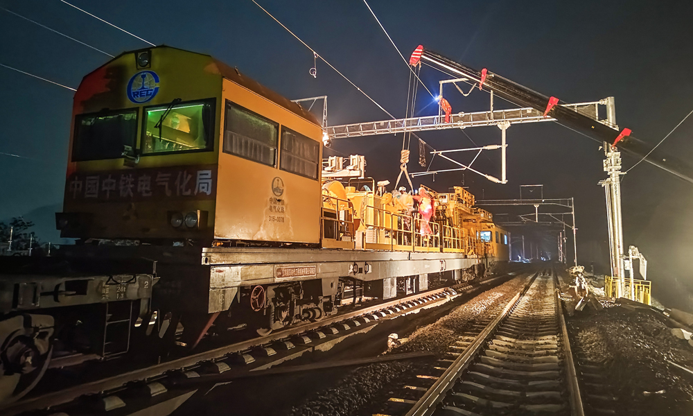 據(jù)悉，杭溫高鐵是國內(nèi)首條國務(wù)院混合所有制改革試點(diǎn)和國家發(fā)改委社會(huì)資本投資示范的“雙示范”高鐵項(xiàng)目，建成運(yùn)營后，將成為浙江省內(nèi)杭州、金華-義烏和溫州三大都市圈1小時(shí)通達(dá)的最快捷通道，實(shí)現(xiàn)杭州、金華、臺(tái)州、溫州等地豐富旅游資源有效串聯(lián)，沿線仙居、磐安、東陽、浦江等地正式邁入高鐵時(shí)代。