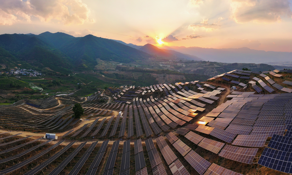 中國華能云南分公司多能互補基地是“西電東送”南部通道重要載體，涵蓋瀾滄江流域及周邊地區水電開發運營和光伏、風電等可再生能源建設運營，全力打造千萬千瓦級多能互補基地。目前，基地計劃本年度新開工新能源項目45個、裝機規模超300萬千瓦。