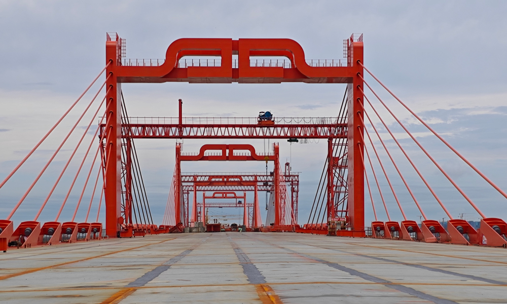 據(jù)悉，濟濱高鐵建成通車后，將徹底結束濟南濟陽、商河和濱州主城區(qū)、惠民不通高鐵的歷史，實現(xiàn)京滬高鐵輔助通道與京滬高鐵互聯(lián)互通，對于優(yōu)化全省高速鐵路網(wǎng)布局、帶動濟南新舊動能轉(zhuǎn)換起步區(qū)建設、推動沿線經(jīng)濟社會高質(zhì)量發(fā)展具有重要意義。