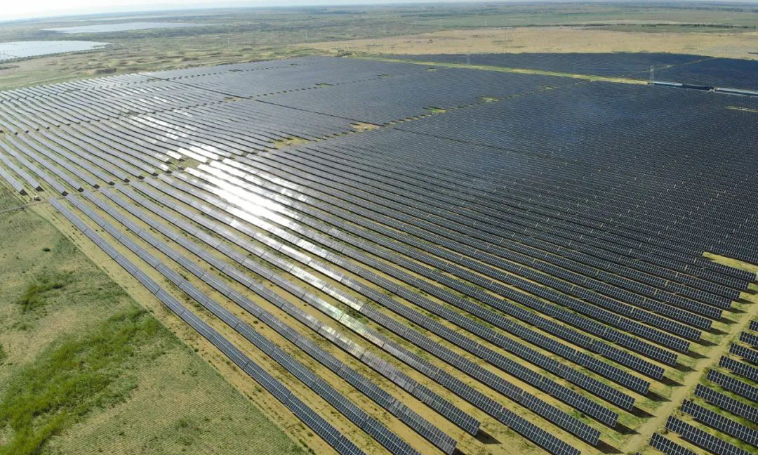 由北京公司內蒙古新能源公司建設，國核電力院總承包、設計的內蒙古磴口縣100MWp光伏治沙項目采用了“集中監控、遠程診斷、精準維護”的數字化智慧運維模式，并將“光伏+沙漠生態治理”相結合，實現了環境保護與經濟效益的雙贏。項目已獲得省部級以上獎項15項，還推廣應用了5項國家重點節能低碳技術、6大項《建筑業10項新技術》、11項電力建設“五新”技術以及其他4項自主創新技術，并通過了電力建設新技術應用專項評價。