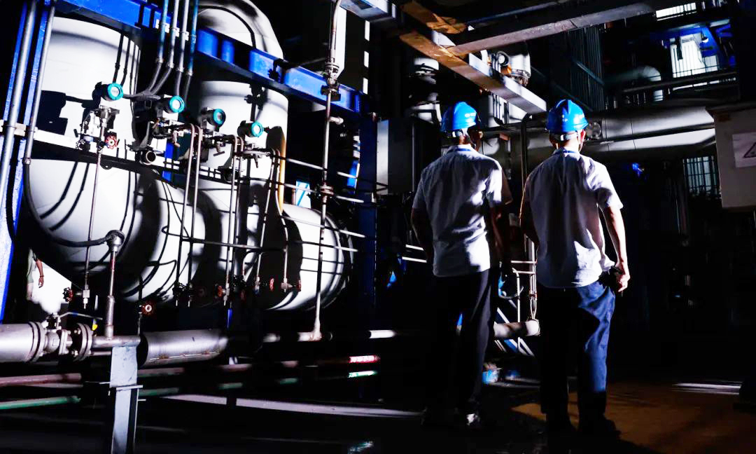 化學(xué)鏈碳捕集技術(shù)在進(jìn)行二氧化碳內(nèi)分離的同時(shí)，能夠保持較高的能源效率。本次試驗(yàn)，東方鍋爐聯(lián)合清華大學(xué)、法國(guó)道達(dá)爾能源、法國(guó)石油與新能源研究院等中外合作研究團(tuán)隊(duì)，實(shí)現(xiàn)了超過(guò)5兆瓦的全球最大燃料熱輸入，從燃燒的源頭直接可以得到90%濃度以上的二氧化碳，二氧化碳捕集效率達(dá)到95%以上，技術(shù)指標(biāo)全球領(lǐng)先，已經(jīng)具備逐步商業(yè)化、規(guī)?；膽?yīng)用條件。