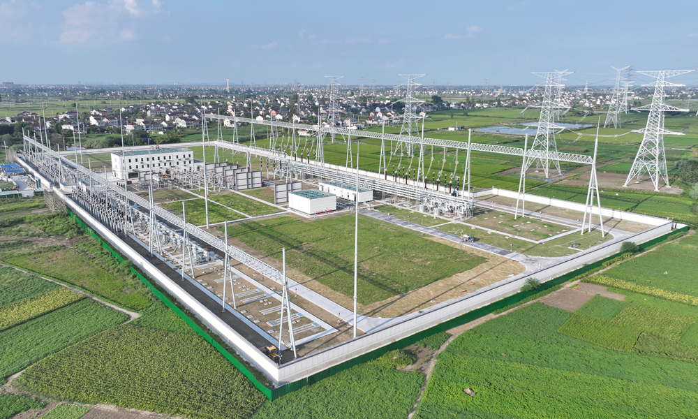 據了解，該工程可承接來自內蒙古錫林郭勒盟的電力，消納江蘇蘇北、蘇中地區的清潔能源發電，并優化蘇中地區220千伏網架結構，將提升蘇中地區冬季供電可靠性。