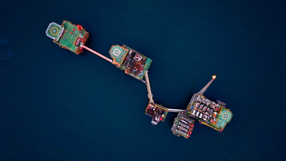 CEP平臺(tái)作為綏中36-1油田的“中心”，承擔(dān)著全油田整體外輸、天然氣調(diào)控、電力樞紐、船舶管理等職能，日輸原油約1.35萬(wàn)方，是集油氣生產(chǎn)、處理、集輸于一體的綜合性平臺(tái)。