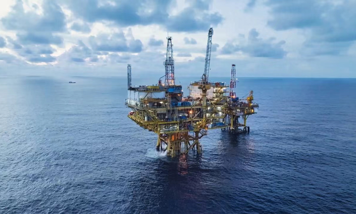 自2023年5月20日并網發電以來，“海油觀瀾號”的綠色電力源源不斷地供給文昌油田13座海上油氣生產裝置，每年可減少二氧化碳排放2.2萬噸，節約燃料近1000萬立方米天然氣。