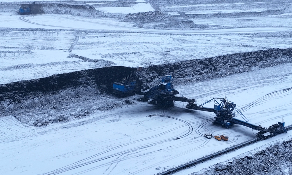 截至12月1日，中國華能旗下伊敏煤電公司煤炭外運總計完成2100萬噸，同比增加49萬噸，1-11月份，年累裝出優質煤788.86萬噸，同比增加400萬噸，發熱量累計均值達到3317千卡/千克。