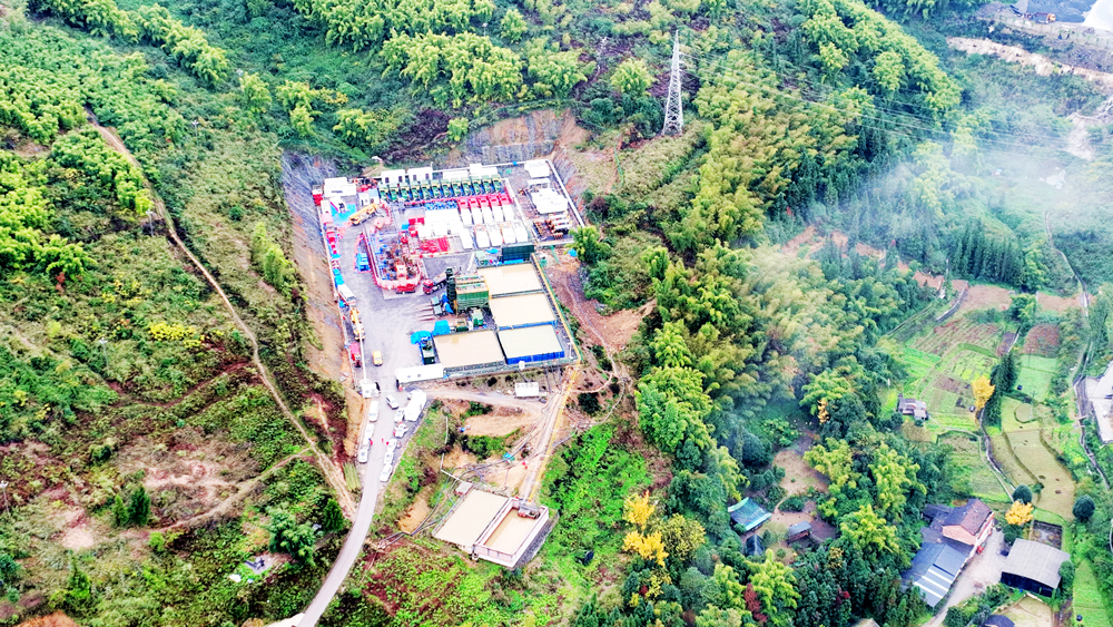 重慶南川常壓頁巖氣田陽頁64-3HF井儲層改造現場。