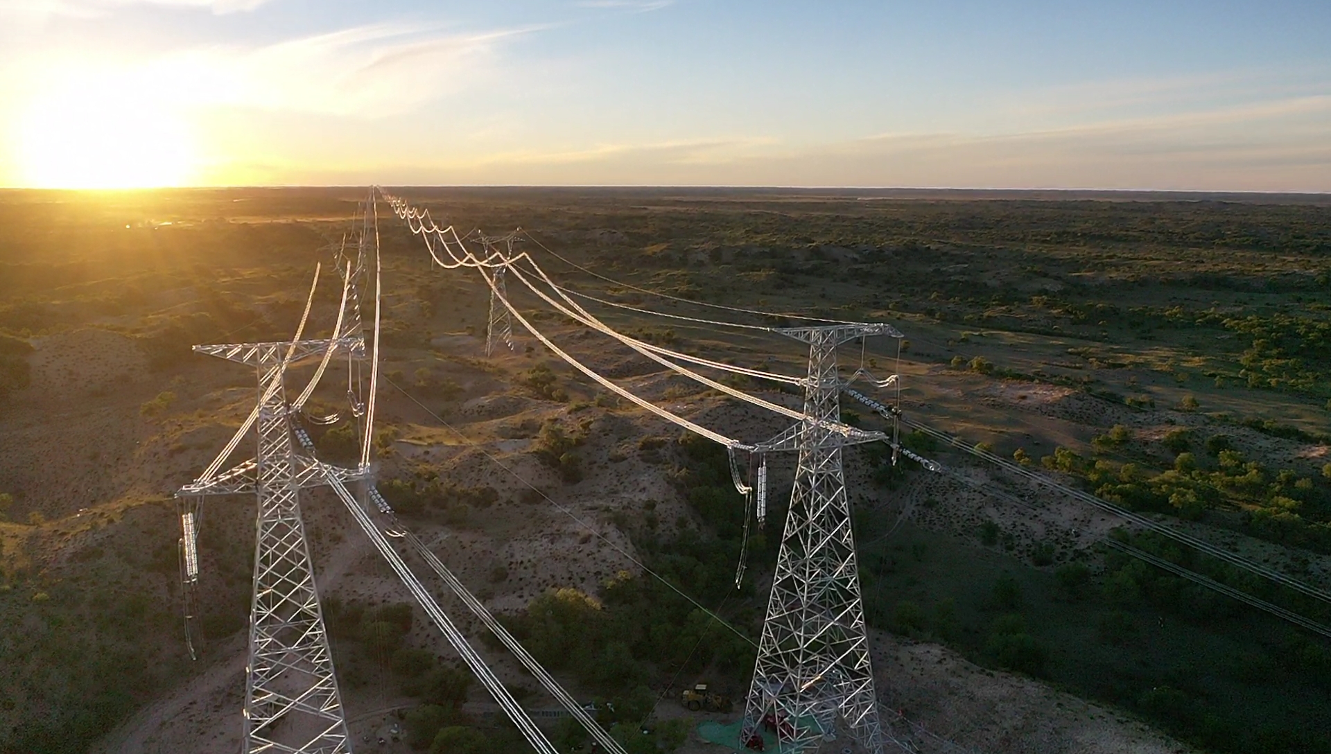 查干淖爾工程雙線跨越海張高速.jpg 查干淖爾工程雙線跨越海張高速.jpg