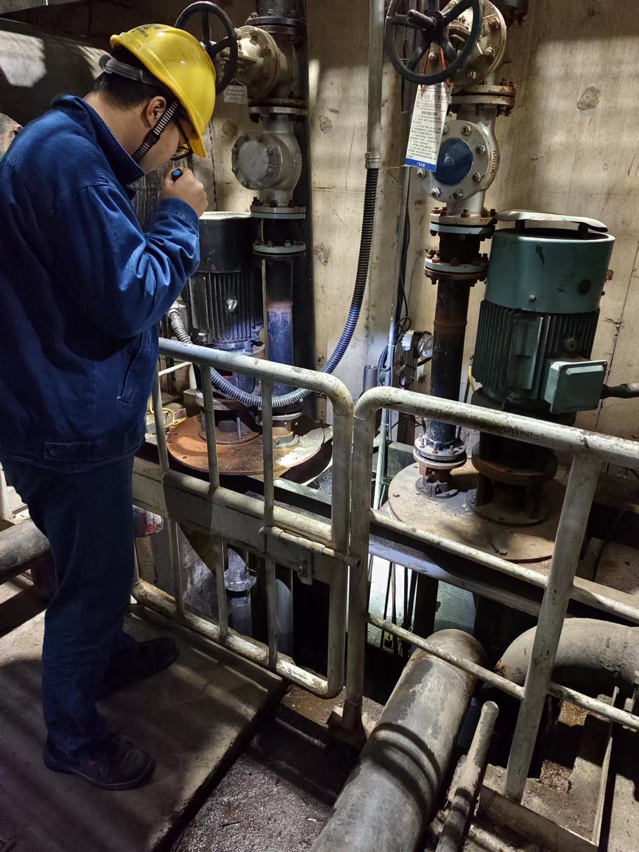 檢查試轉排污泵3.jpg 檢查試轉排污泵3.jpg