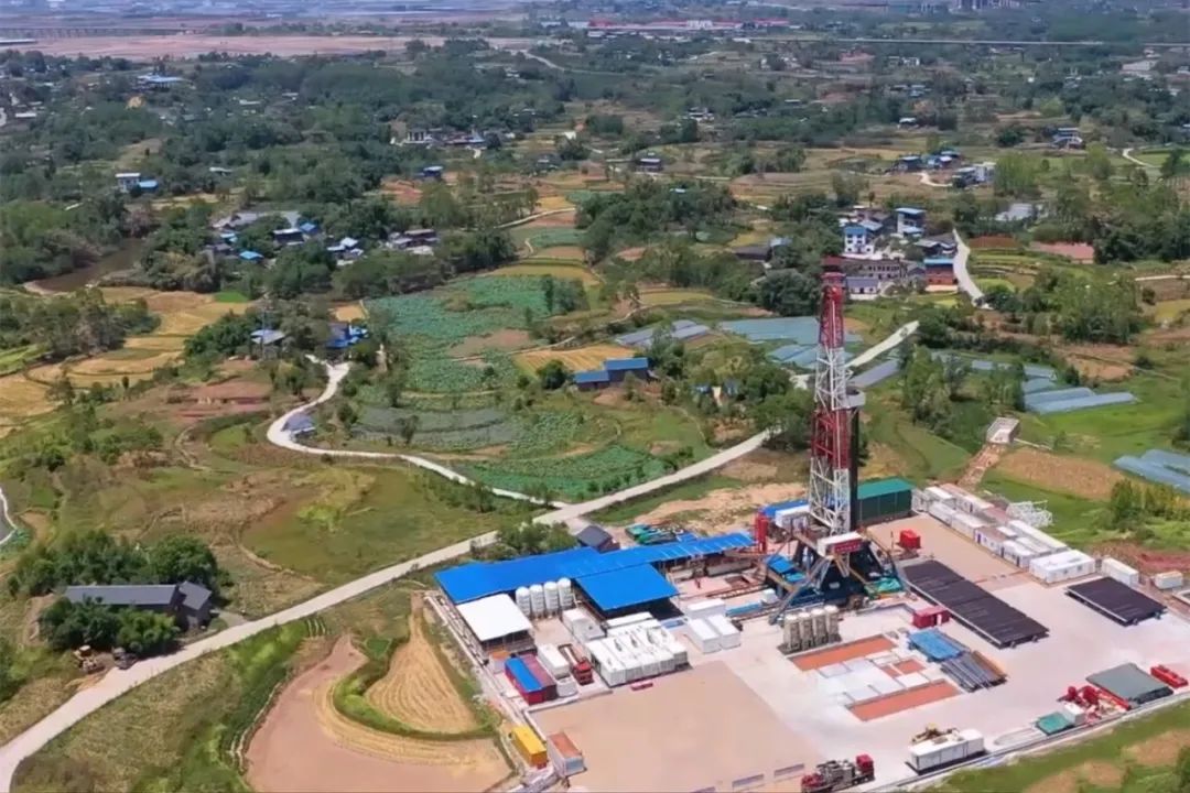 大慶油田加快推進上產(chǎn)步伐。李新龍 攝.jpg