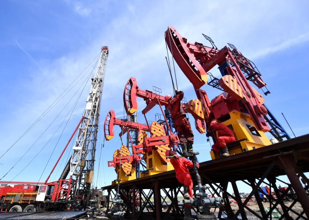 吉林油田新木廟20投產(chǎn)作業(yè)現(xiàn)場。丁磊 攝.jpg