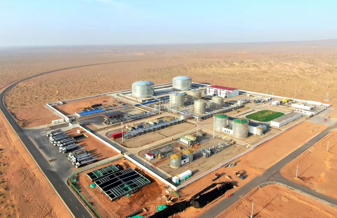 華北油田首座撬裝聯(lián)合站吉蘭泰聯(lián)合站。王立強 攝.jpg