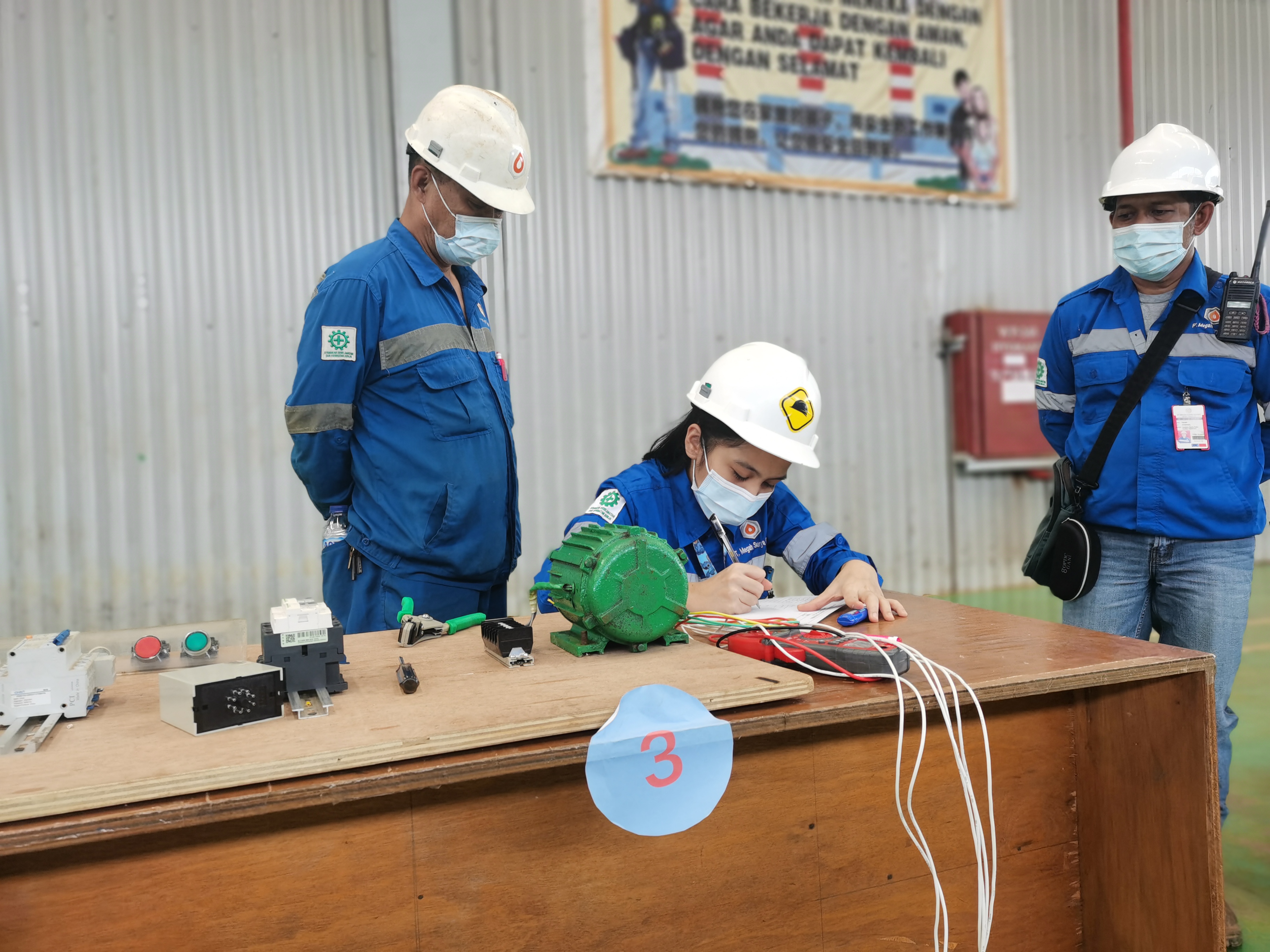 印尼msp公司開展電工技能比武.jpg 印尼msp公司開展電工技能比武.jpg