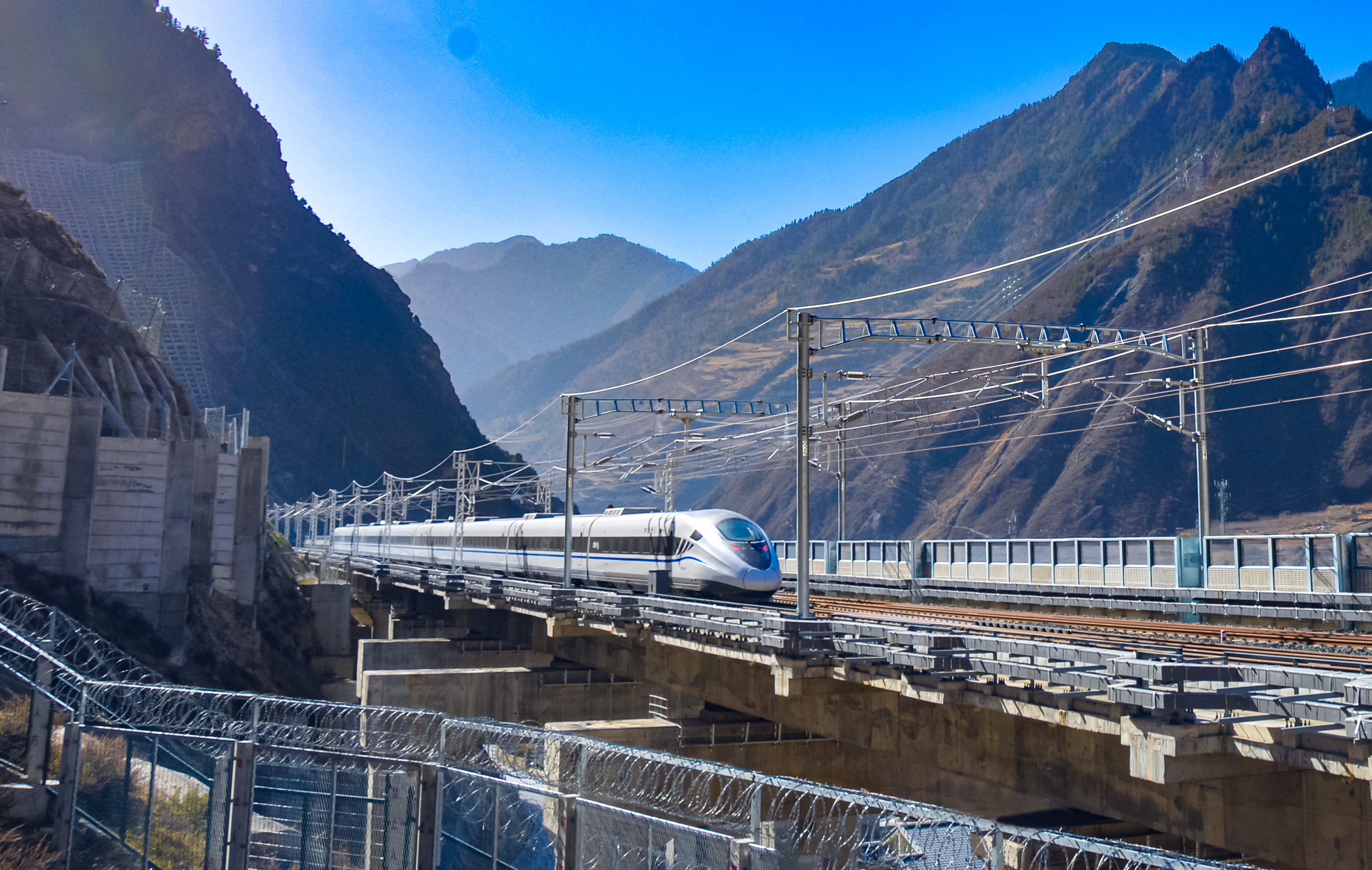 川青鐵路青白江至鎮江關段通車 (1).jpg 川青鐵路青白江至鎮江關段通車 (1).jpg