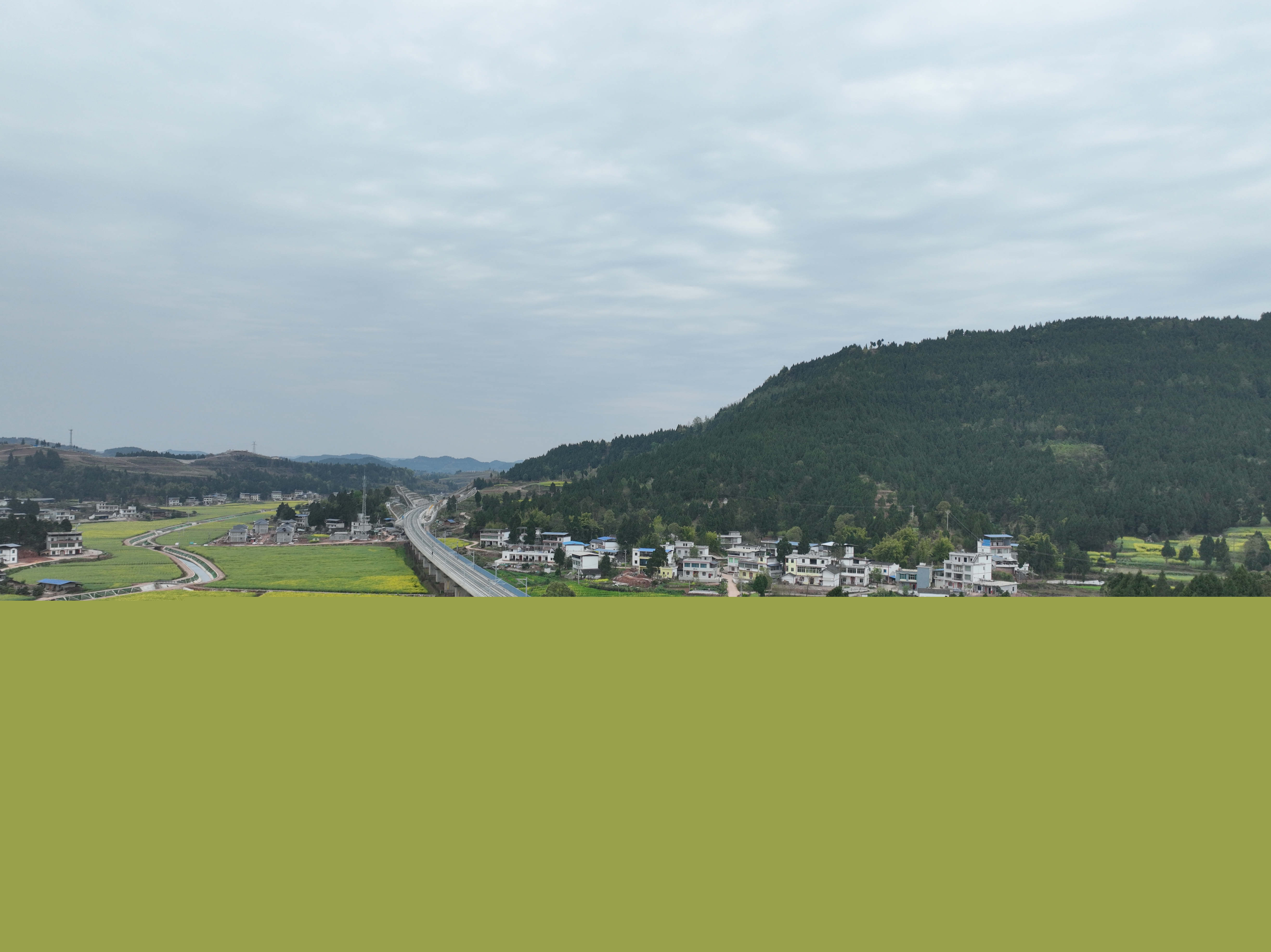 4月2日上午，57652次檢測車從四川南充北站駛出，標志著中國中鐵電氣化局參建的巴南高鐵聯調聯試正式啟動2（焦建鋒  攝）.JPG