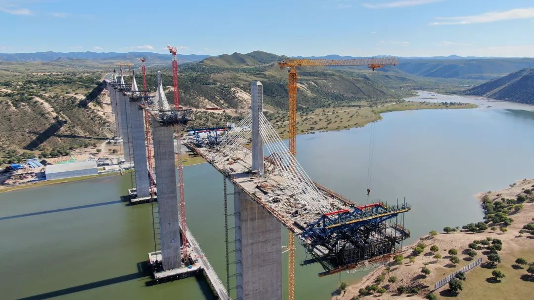 建設中的經烏高速西拉沐淪特大橋.jpg 建設中的經烏高速西拉沐淪特大橋.jpg