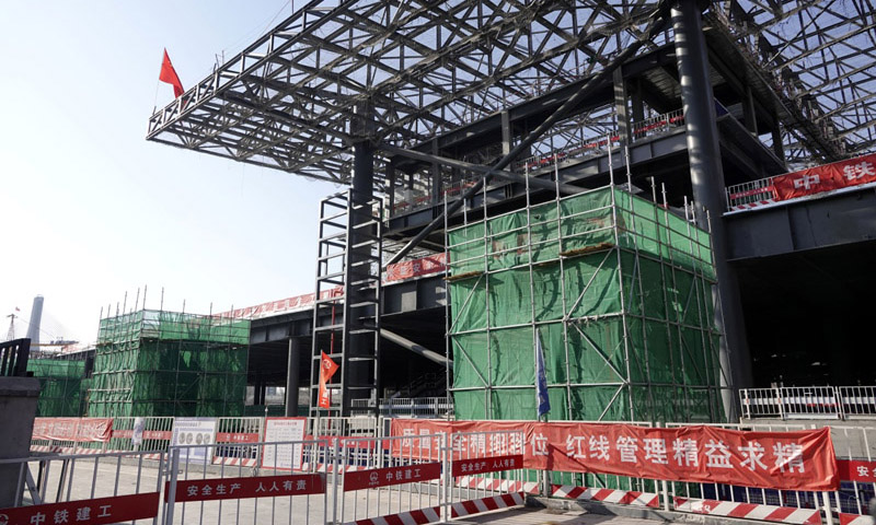 地鐵13號線成功撥線后，對京張高鐵實現(xiàn)年底開通運營、保障冬奧會交通組織有重要作用。圖為2月20日，建設(shè)中的京張高鐵清河站。新華社發(fā)（馮凱 攝）