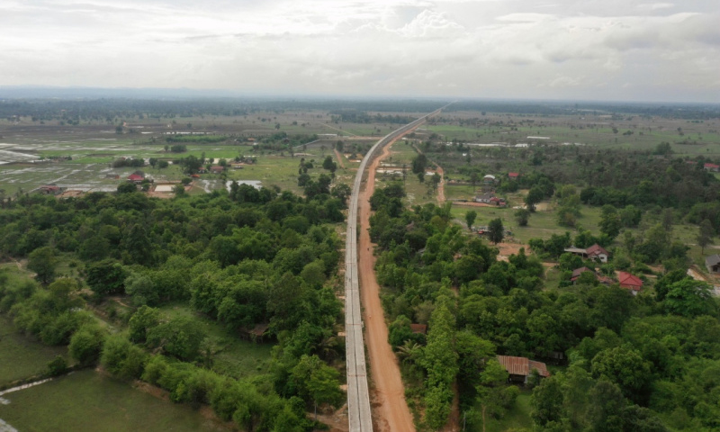 圖為6月1日拍攝的楠科內(nèi)河特大橋。新華社發(fā)（臧衡 攝）