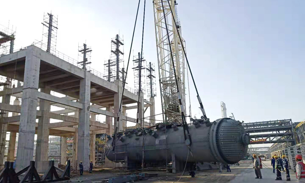 圖為JPP二線第2反應器吊裝現場。