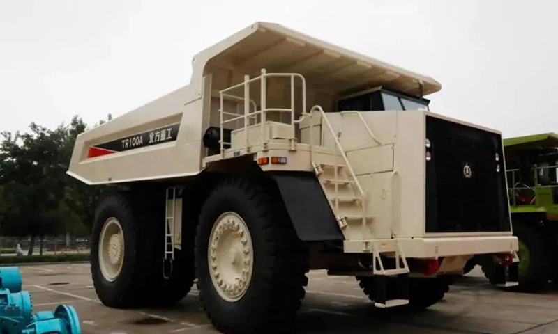 4月底，北方股份生產(chǎn)的10臺TR100A礦車經(jīng)過安裝、調(diào)試，安裝了依托“礦車遠(yuǎn)程健康診斷服務(wù)平臺”的智能化中央控制系統(tǒng)，發(fā)往相關(guān)企業(yè)。